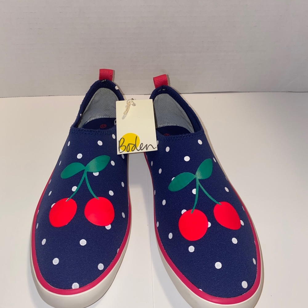 NWT Boden Water Shoes  New